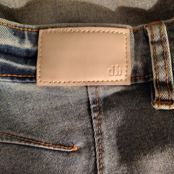 Dollhouse Barrel Jeans – Size 27 – Style & Stretch - Picture 6 of 9